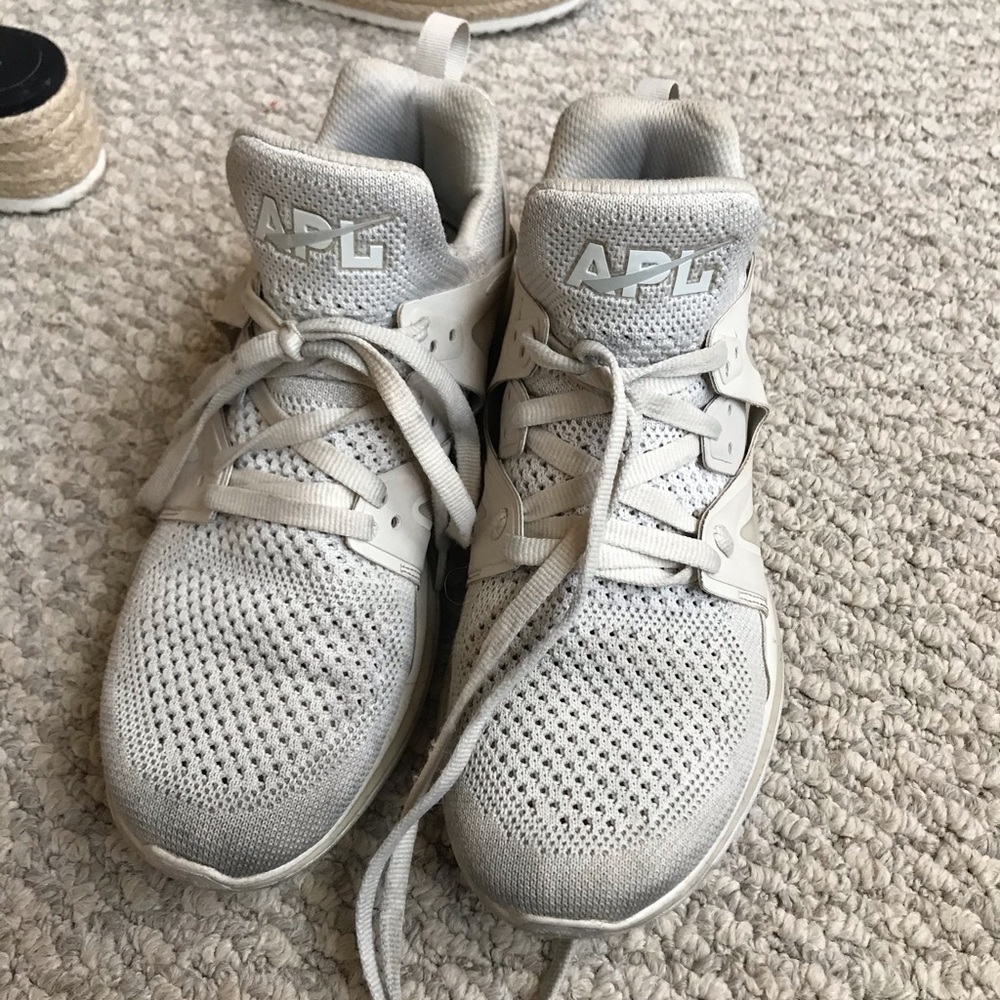 APLs athletic propulsion labs size 9.5! Cream